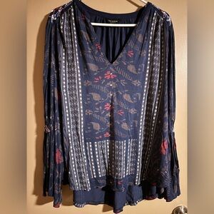 Lucky Brand Embroidered Mixed Print Bell Sleeve Blouse XL. Flowy sleeves!